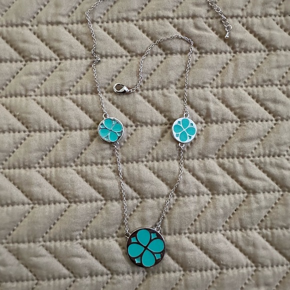 NWOT turquoise and silver tone necklace. 16 inches long with 3 inch extender - Picture 3 of 4